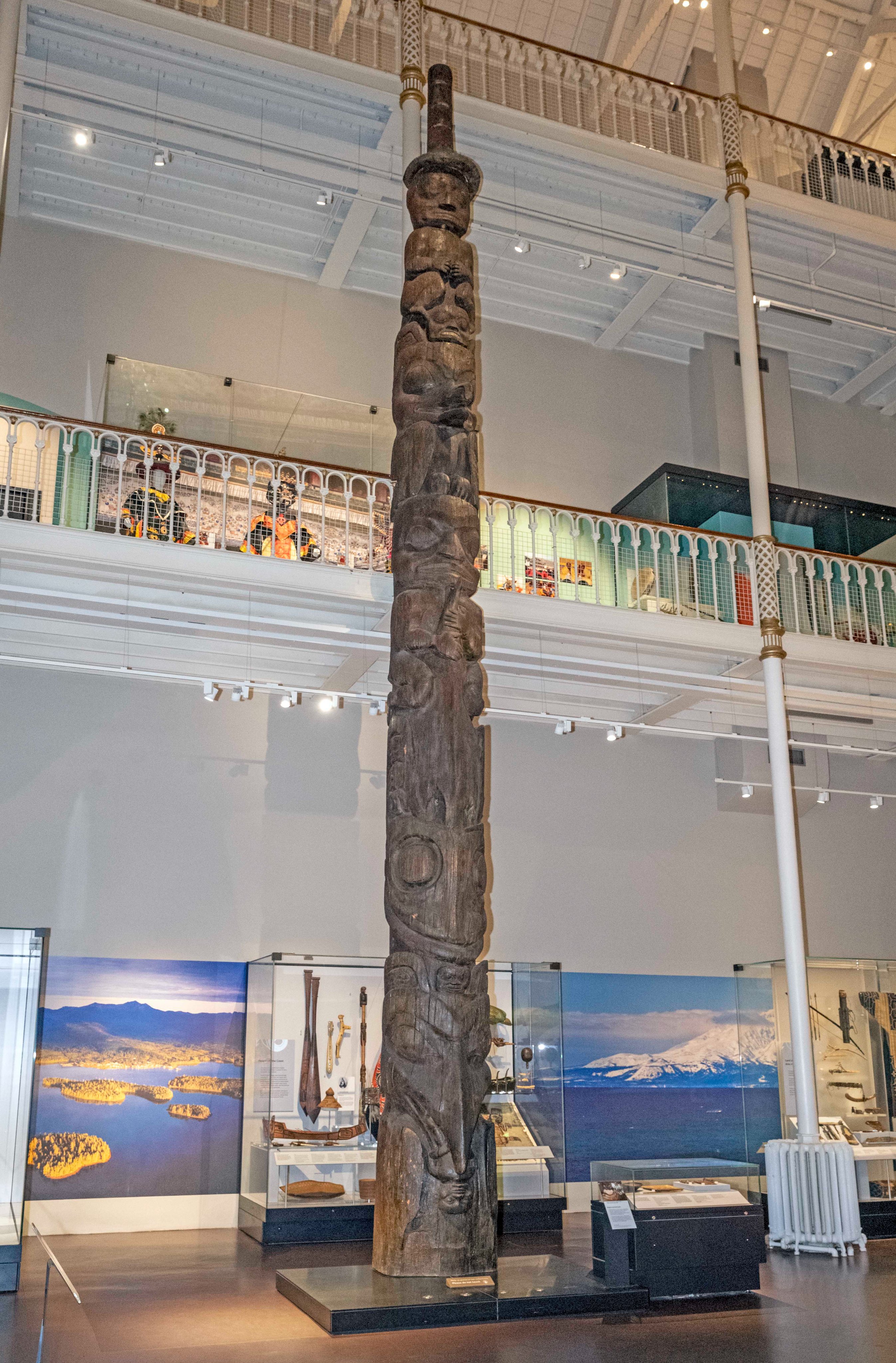 Ni’isjoolh memorial pole