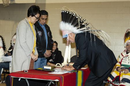 Councillor Kendall (Elroy) Panther Bone signs official documents
